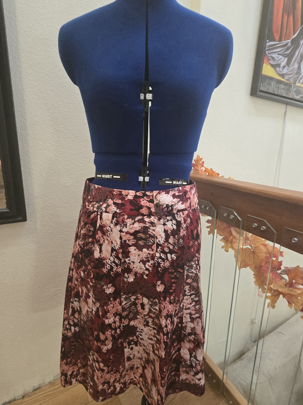 Ann Taylor Size 8 Burgundy Pink Abstract Floral Print A-Line Knee Length Skirt